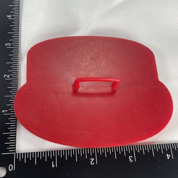 Tupperware Birthday Cake Cookie Cutter Red Plastic Imprint Shape 4 Inch Vintage - Picture 5 of 5